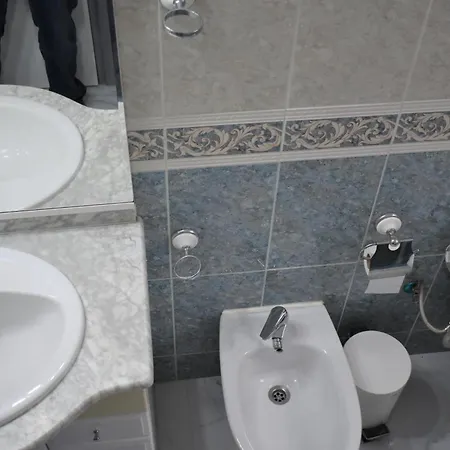 Torri - 3 Mins Walk To *
