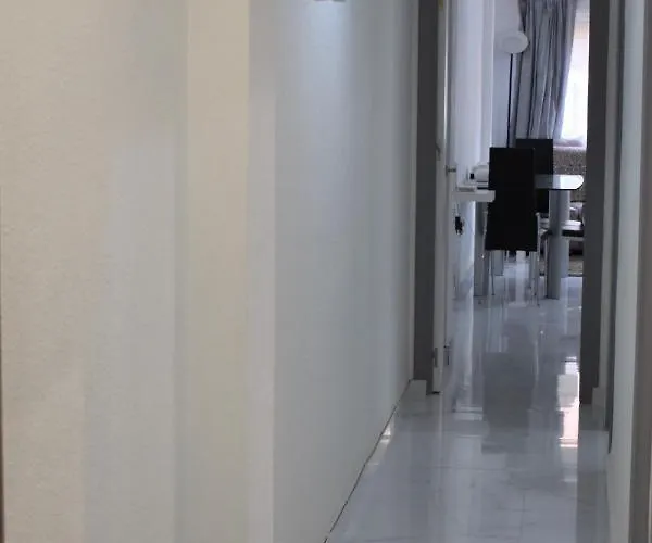 Torri - 3 Mins Walk To Apartment *